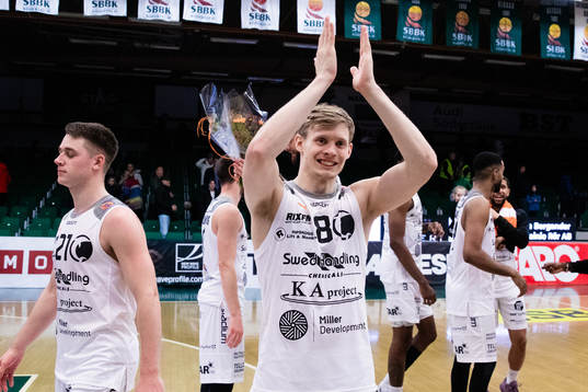 Norrköpings Felix Terins jublar