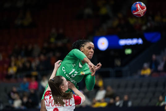 Stela Posavec of Croatia and Soukeina Sagna of Senegal