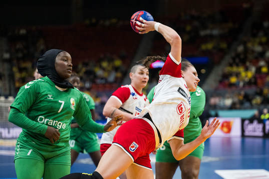 Doungou Camara of Senegal and Dejana Milosavljevic of