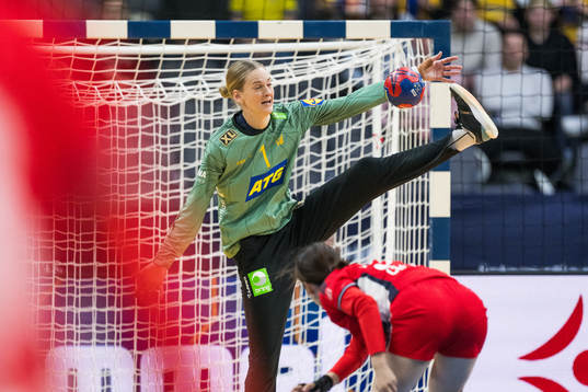 goalkeeper Johanna Bundsen of Sweden