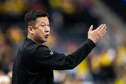 Head coach Zheng Yongli of China