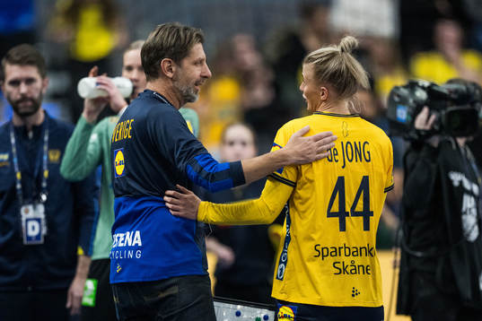 Head coach Tomas Axnér and Daniela De Jong of Sweden