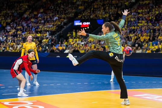 goalkeeper Evelina Eriksson of Sweden