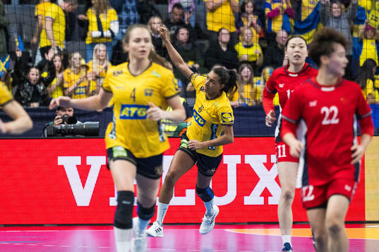 Jamina Roberts of Sweden celebrates