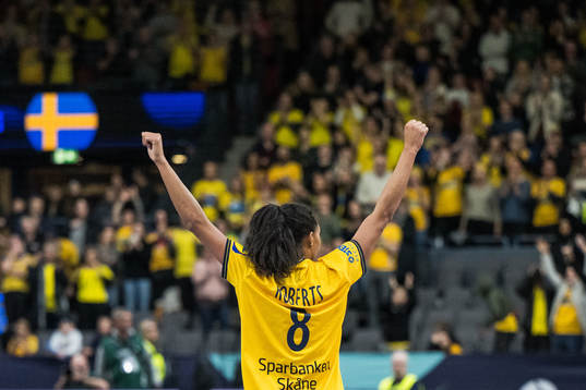 Jamina Roberts of Sweden celebrates