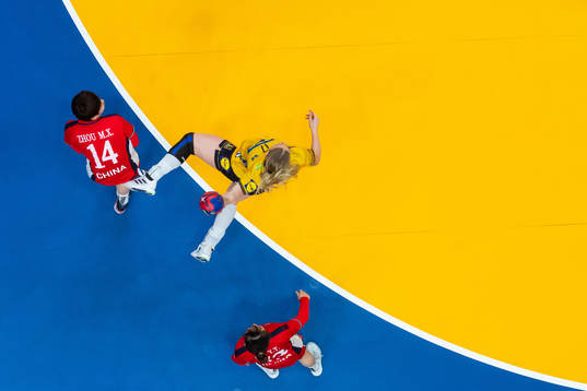 Mengxue Zhou of China and Nina Dano of Sweden