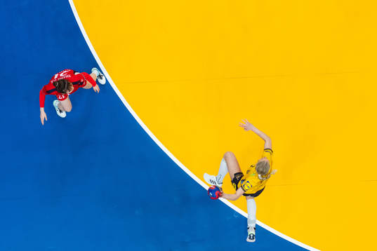 Guisi Zhang of China and Nina Koppang of Sweden