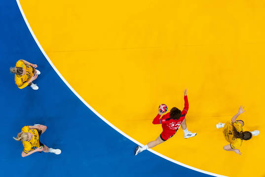 Jenny Carlson, Tyra Axnér and Olivia Mellegård of Sweden