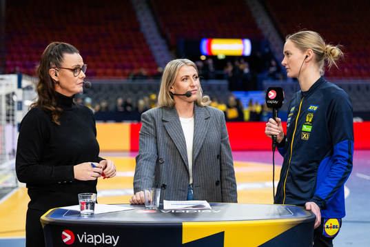 Host Suzanne Sjögren and expert Johanna Ahlm of