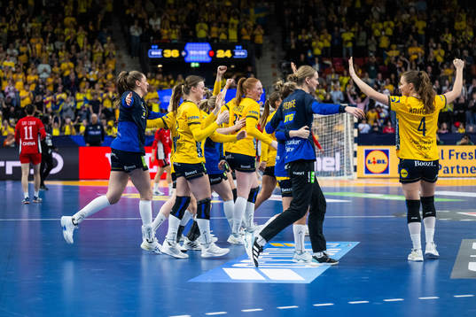 Sofia Hvenfelt of Sweden celebrates with team mates
