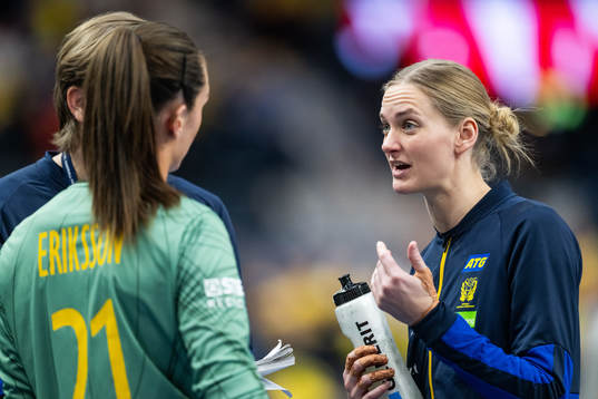 Goalkeeper Evelina Eriksson and goalkeeper Johanna Bundsen