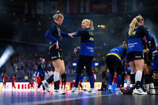Daniela De Jong and Tyra Axnér of Sweden