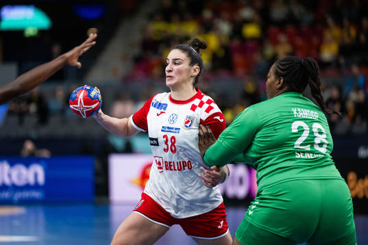 Tina Barisic of Croatia and Laura Kamdop of Senegal