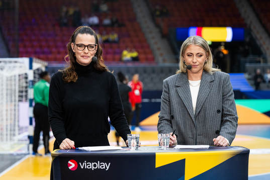Host Suzanne Sjögren and expert Johanna Ahlm of