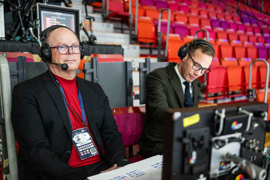 Expert Claes Hellgren and commentator Anders Bjuhr of