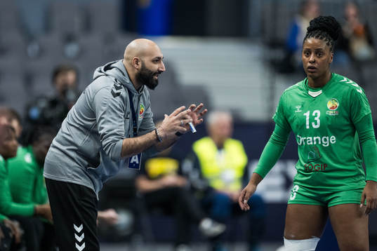 Head coach Yacine Messaoudi and Soukeina Sagna of Senegal