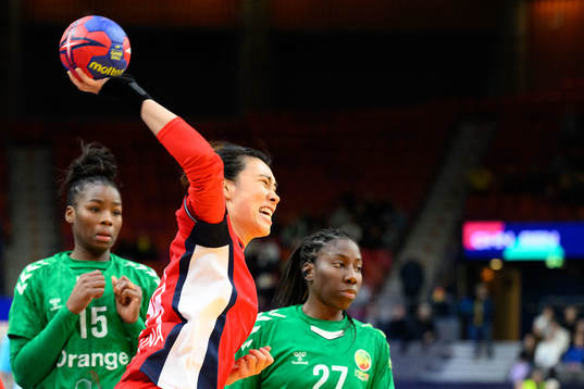 Mengqing Liu of China