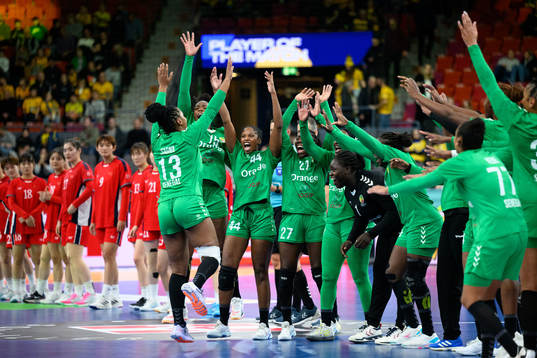 Players of Senegal celebrate