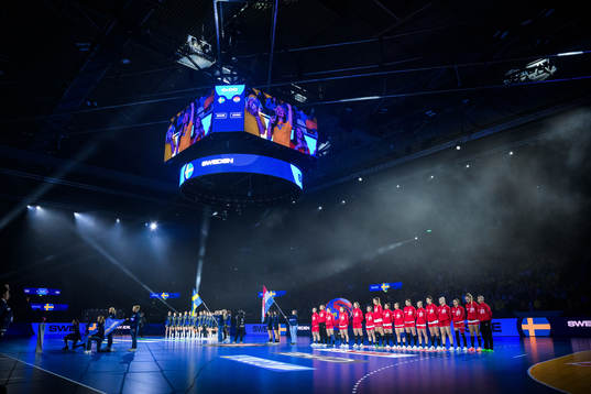Players at line up