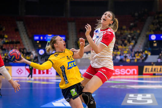 Jenny Carlson of Sweden and Camila Micijevic of Croatia