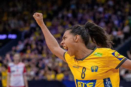 Jamina Roberts of Sweden celebrating