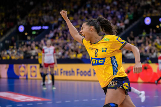 Jamina Roberts of Sweden celebrating