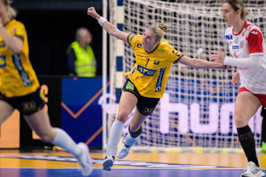 Linn Blohm of Sweden celebrating