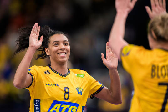 Jamina Roberts of Sweden celebrating