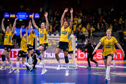 Jamina Roberts of Sweden celebrate with teammates