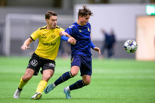 Mjällbys Alexander Rubin och Bröndbys Anton Peters