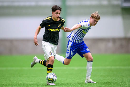 AIKs Charlie Pavey och Odenses Viktor Bender