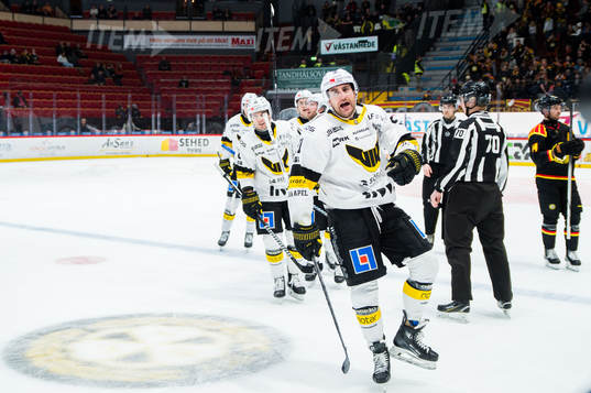 Västerås Nicholas Hutchison jublar