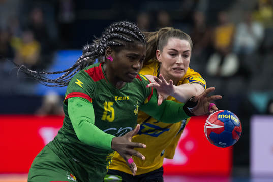 Paola Cyrielle Ebanga Baboga of Cameroon and Kristin