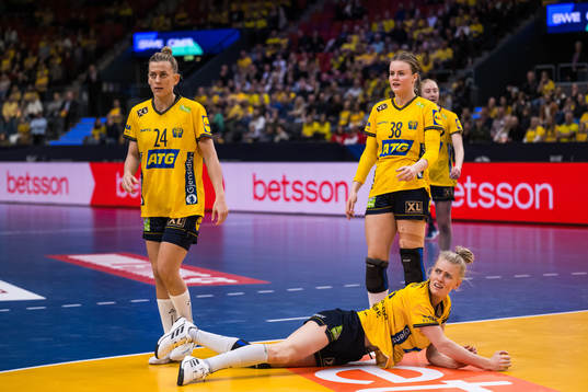 Nathalie Hagman, Elin Hansson, and Daniela de Jong of Sweden