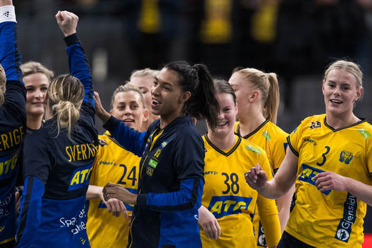 Nathalie Hagman, Jamina Roberts, Elin Hansson, and Nina