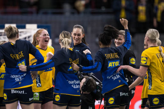 Sofia Hvenfelt, Evelina Eriksson, and Irma Schjött of