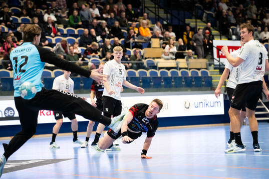 HK Malmös Ludvig Fagrenius och Lugis målvakt Victor