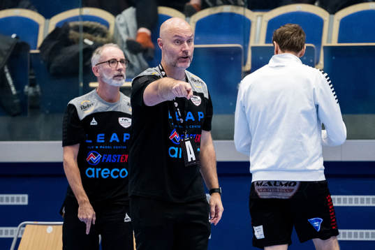 HK Malmös tränare Björn Sätherström reagerar