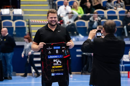 Daniel Ståhl tar emot HK Malmös tröja