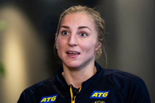 Linn Blohm at a press event with the Swedish team