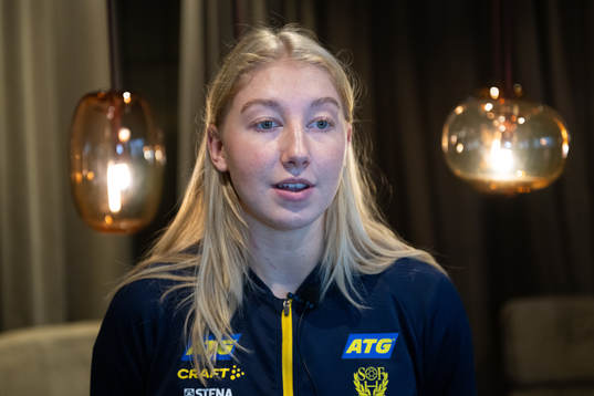 Tyra Axnér at a press event with the Swedish team