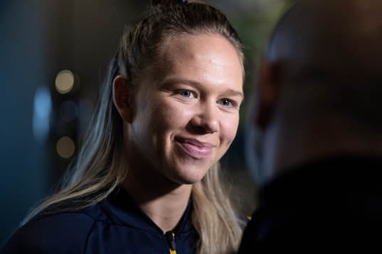 Jenny Carlson at a press event with the Swedish team