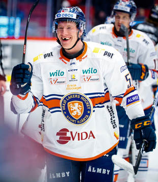 Växjös Emil Sylvegård jublar vid 0-1