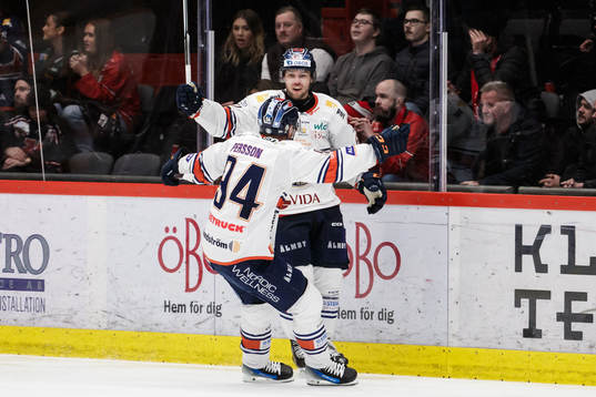 Växjös Manuel Ågren och Joel Persson jublar