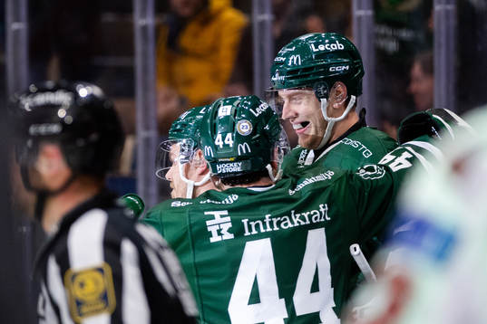 Färjestads Victor Ejdsell jublar