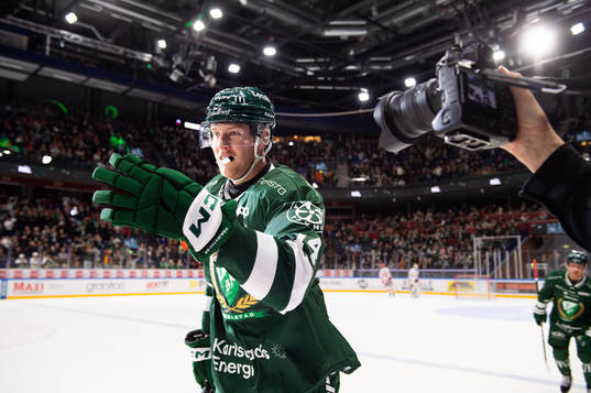 Färjestads Victor Ejdsell jublar