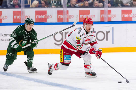 Färjestads Liam Öhgren och MoDos Johan Södergran