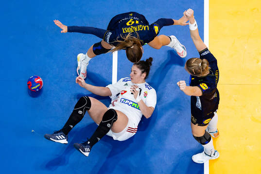 Anna Lagerquist and Linn Blohm of Sweden in defence against
