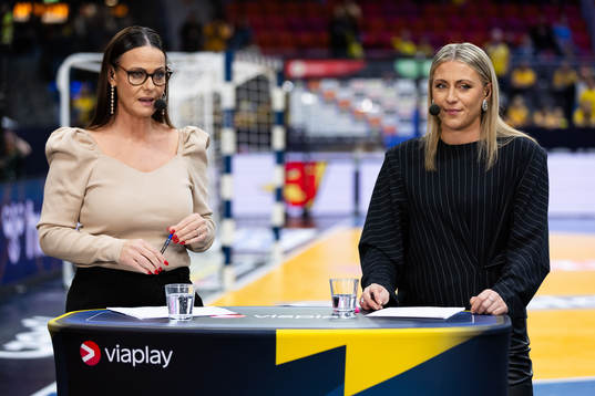Host Suzanne Sjögren and expert Johanna Ahlm of