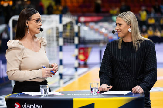 Host Suzanne Sjögren and expert Johanna Ahlm of